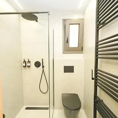 Stylish With Private Yard شقة Tríkala