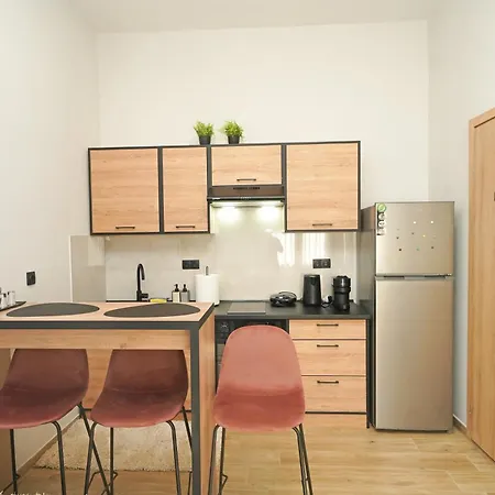 Stylish With Private Yard شقة *