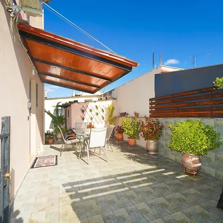 Διαμέρισμα Stylish With Private Yard